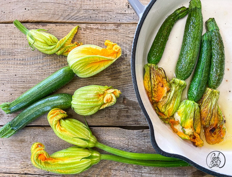 Gefüllte Zucchiniblüten