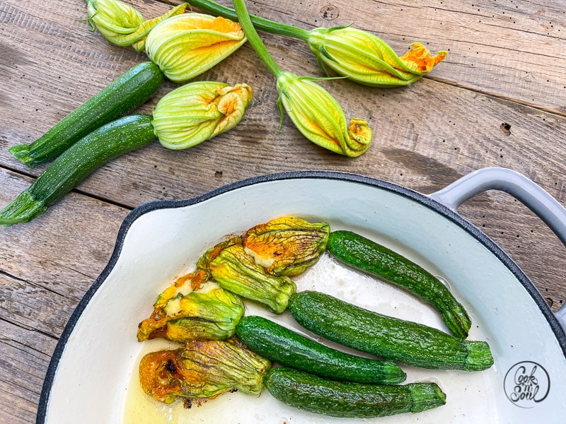 Gefüllte Zucchiniblüten