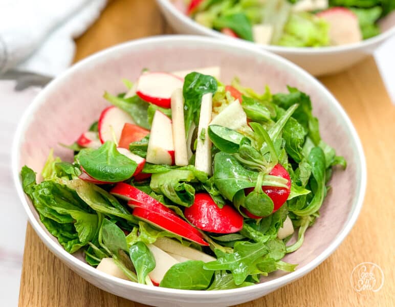 Gemischter Salat mit Radieschen