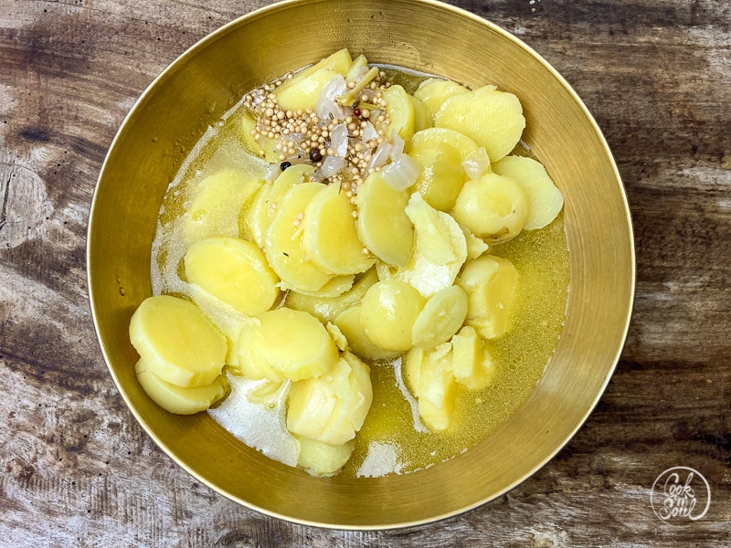 Kartoffelsalat mit Gurkenwasser