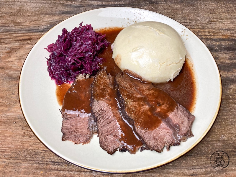 Sauerbraten mit Klößen