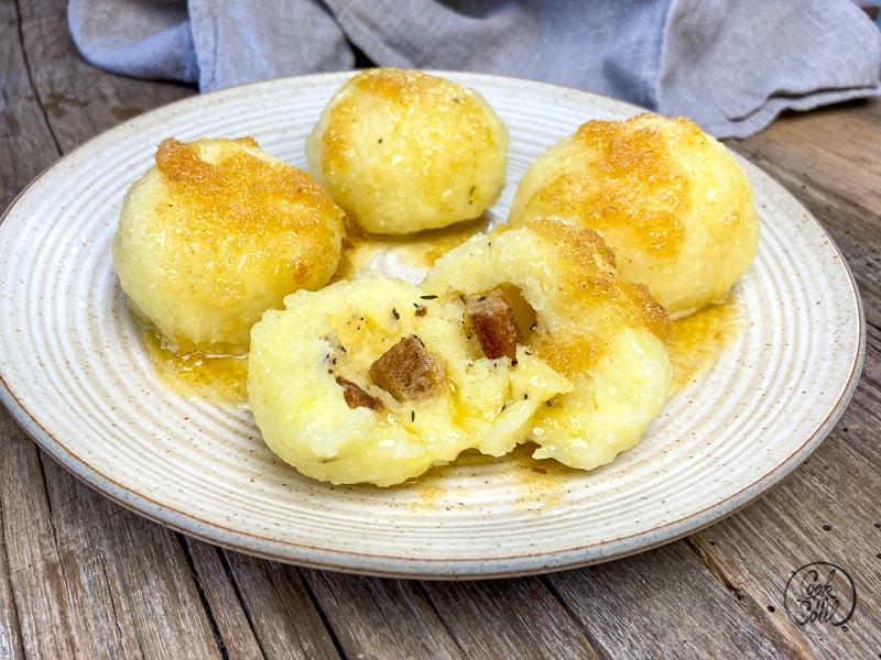 Beilagen zum Weihnachtsbraten gefüllte Knödel