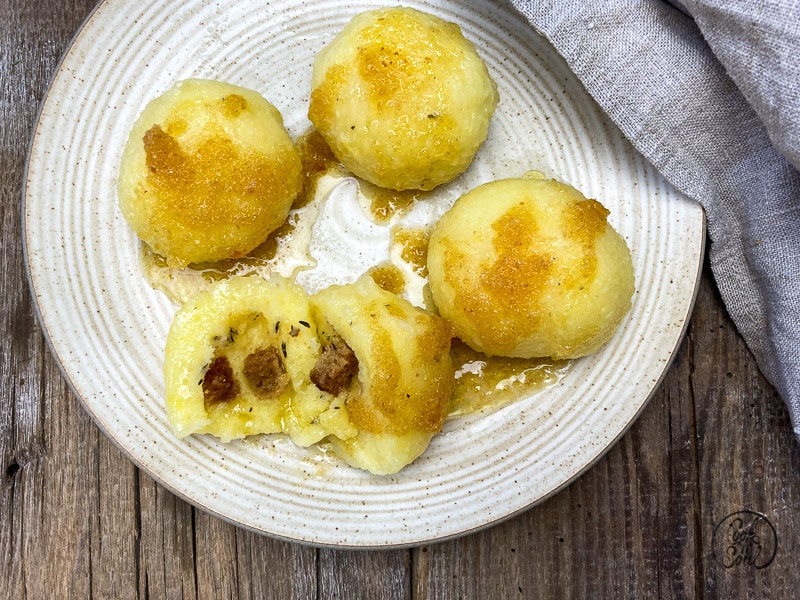 Beilagen zum Weihnachtsbraten gefüllte Knödel