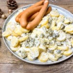 Weihnachtsessen Kartoffelsalat mit Wiener Würstchen